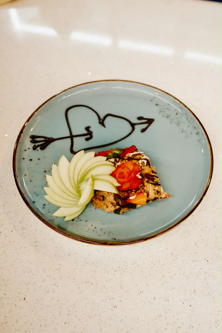 Brunch plate finished with a chocolate heart on ceramic